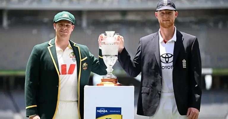 অ্যাশেজের আগে ফটোশুট সেরেছেন দু’দলের অধিনায়ক